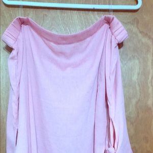 Off the shoulder quarter sleeved shirt sz L